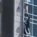 Άντρας έσωσε 3χρονη που κρεμόταν από παράθυρο 8ου ορόφου (vid)