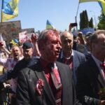 Πέταξαν κόκκινο σιρόπι στον Ρώσο πρεσβευτή στην Βαρσοβία