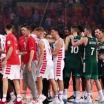 Διακοπή λόγω δακρυγόνων, υβριστικά και κροτίδες στο φ.α. του πρώτου τελικού