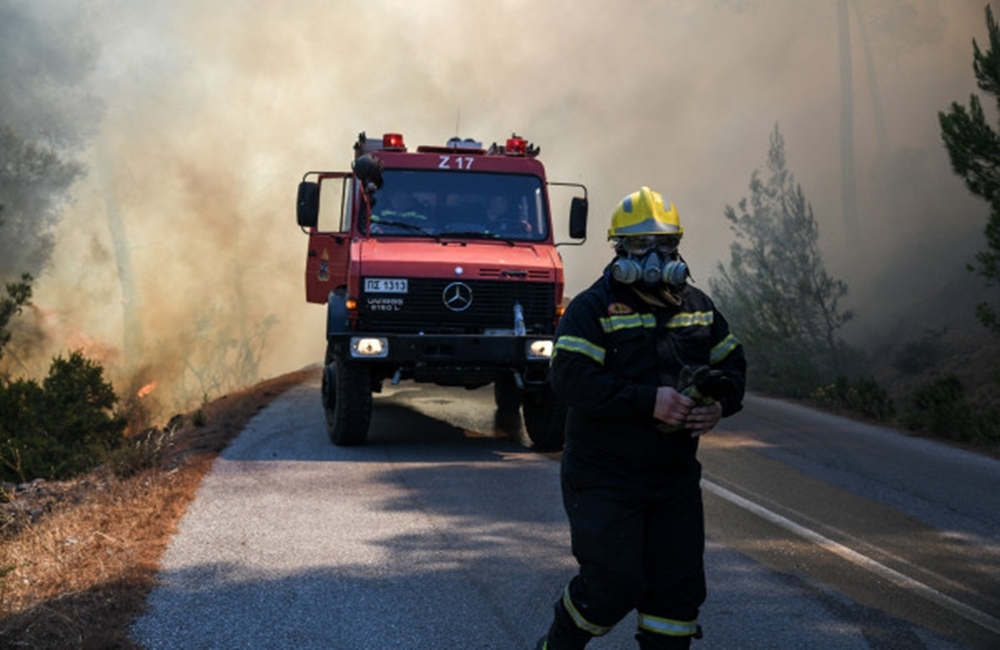 Φωτιά στην Εύβοια: Νέες δυνάμεις έφτασαν και επιχειρούν στο σημείο – Δυσκολεύει η κατάσταση