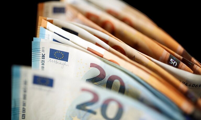 Αντίστροφη μέτρηση για τον κατώτατο μισθό