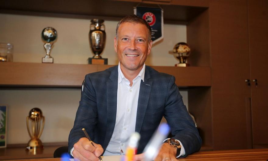 Η Super League ενημέρωσε FIFA/UEFA πως θέλει Κλάτενμπεργκ και επαγγελματική διαιτησία