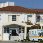 Λάρισα: Συνοδός ασθενούς πλάκωσε στο ξύλο γιατρούς στα επείγοντα – Ένας τραυματίας