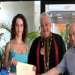 Πήρε το πτυχίο της με 10 σε όλα τα μαθήματα της σχολής της (vid)