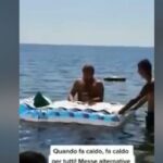 Σάλος για τον ιερέα που λειτούργησε με μαγιό μέσα στη θάλασσα (vid)