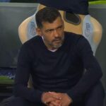 Πόρτο: Σκηνές τρόμου με πέτρες στο αυτοκίνητο του Κονσεϊσάο – Τραυματίστηκε ο γιος του
