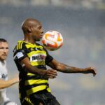 Το βλέμμα στα νέα πρόσωπα και στον Νταμπό