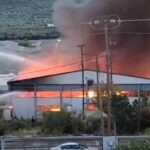 Σοκάρουν οι εικόνες από το εργοστάσιο που κάηκε στον Βόλο (vid)