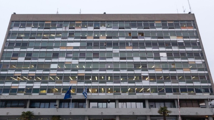 Θεσσαλονίκη: Επέμβαση των ΜΑΤ στη Νομική Σχολή του ΑΠΘ για απομάκρυση καταληψιών (vid)