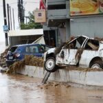 Κρήτη: Έκλεισαν ξενοδοχεία, τουρίστες έφευγαν περνώντας πάνω από θαμμένα αυτοκίνητα