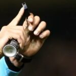 Άγριο ξύλο σε διαιτητή από ποδοσφαιριστή στα ερασιτεχνικά της Αγγλίας (pic)
