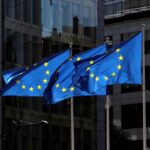 Υπουργός πήγε σε συνάντηση της ΕΕ με το… μωρό στην αγκαλιά (vid+pic)