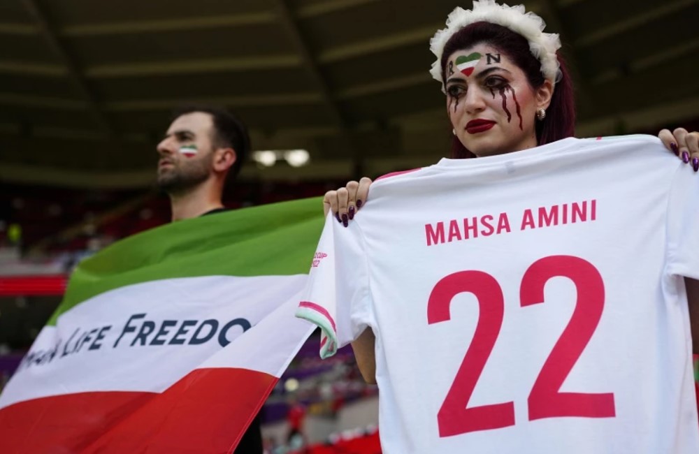 Μουντιάλ 2022: Η Ιρανή που τίμησε την Μαχσά Αμινί (vid)