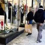 Εορταστικό ωράριο: Πώς θα λειτουργήσουν καταστήματα και σουπερμάρκετ παραμονή Πρωτοχρονιάς