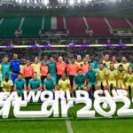 «Θρύλοι της FIFA» και εργαζόμενοι στο Κατάρ σε συμβολικό αγώνα με διαιτητή τον Ινφαντίνο