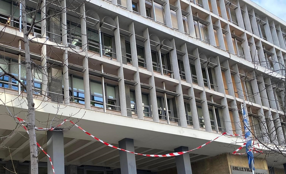 Στο Δικαστικό Μέγαρο οι κατηγορούμενοι κάτω από έντονες αποδοκιμασίες (vid)