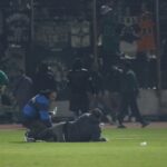 Χαμός στη Λιβαδειά: Δακρυγόνα και ασθενοφόρο στον αγωνιστικό χώρο για οπαδό