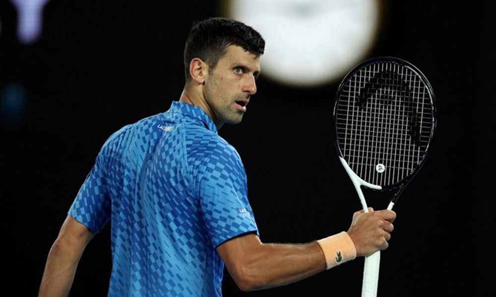 Αεράτος Τζόκοβιτς στον 4ο γύρο του Australian Open, αποκλείστηκε ο Μάρεϊ