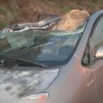 Μαλιμπού: Βράχος καταπλάκωσε αυτοκίνητο – Από θαύμα σώθηκε ο οδηγός (vid)