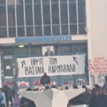 ΑΠΘ: Ζωγράφισαν κορώνα στο κεφάλι του πρύτανη και έγραψαν «κάψτε τον βασιλιά καρνάβαλο»