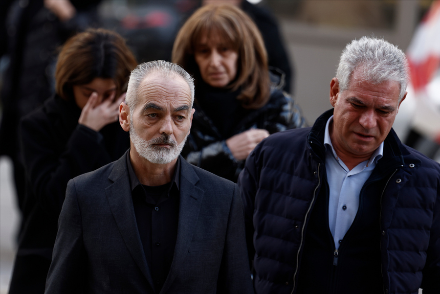 Ξέσπασε ο πατέρας του Άλκη στο δικαστήριο: “Μην με χτυπάτε άλλο!”