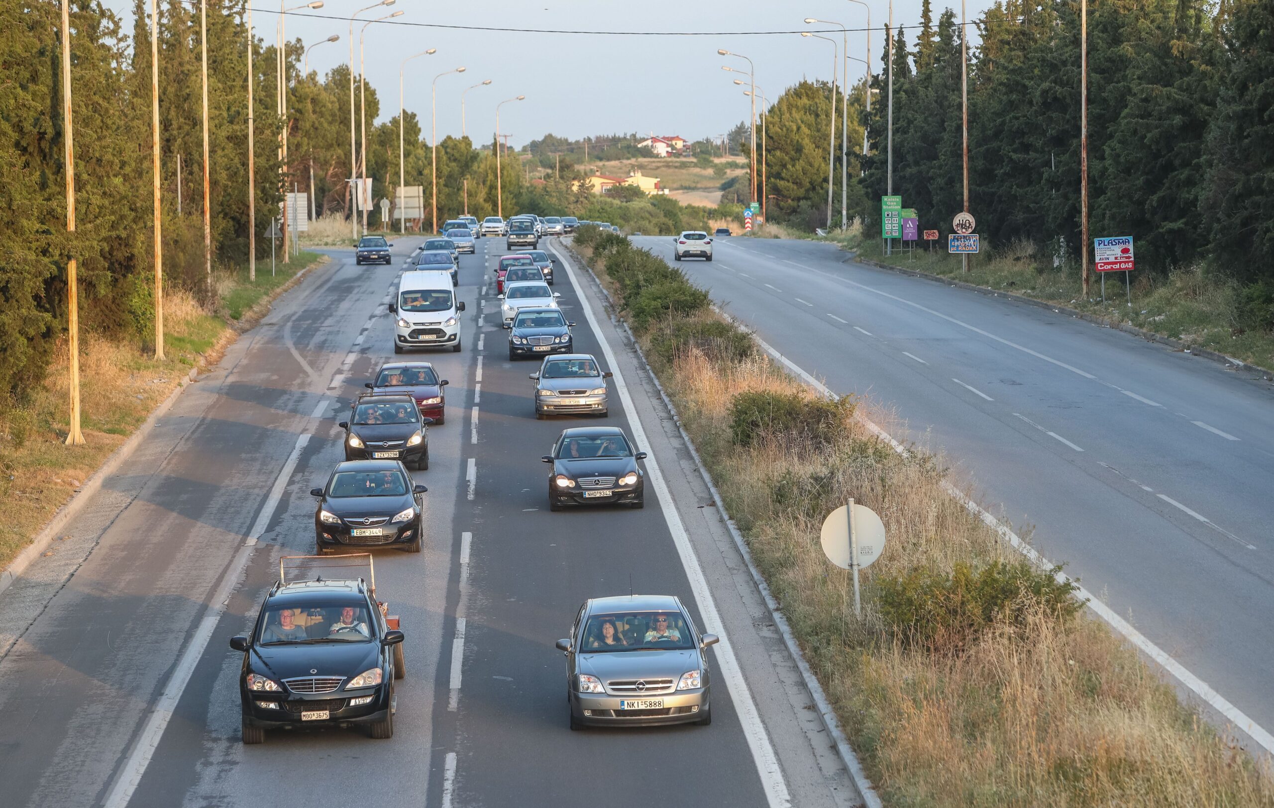 Οι Θεσσαλονικείς… την κάνουν: Αυξημένη κίνηση προς Χαλκιδική, Διόδια Μαλγάρων και ΚΤΕΛ Θεσσαλονίκης (vid)