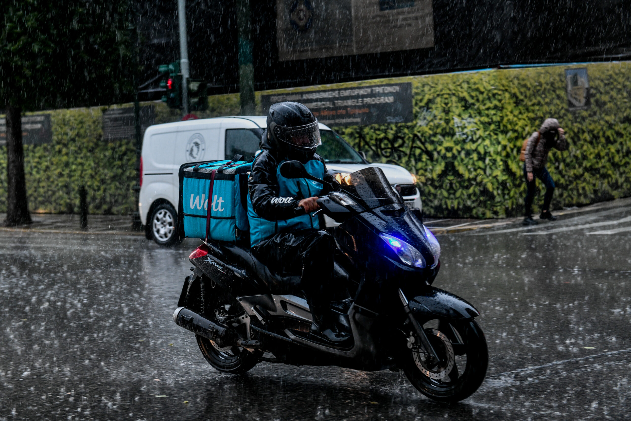 Σέρρες: Κλέβουν παραγγελίες με φαγητά από ντελιβεράδες (vid)