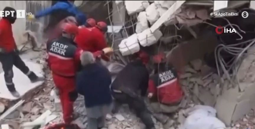 Σεισμός στην Τουρκία: Βίντεο σοκ με ερείπια να καταπλακώνουν Τούρκους διασώστες (vid)
