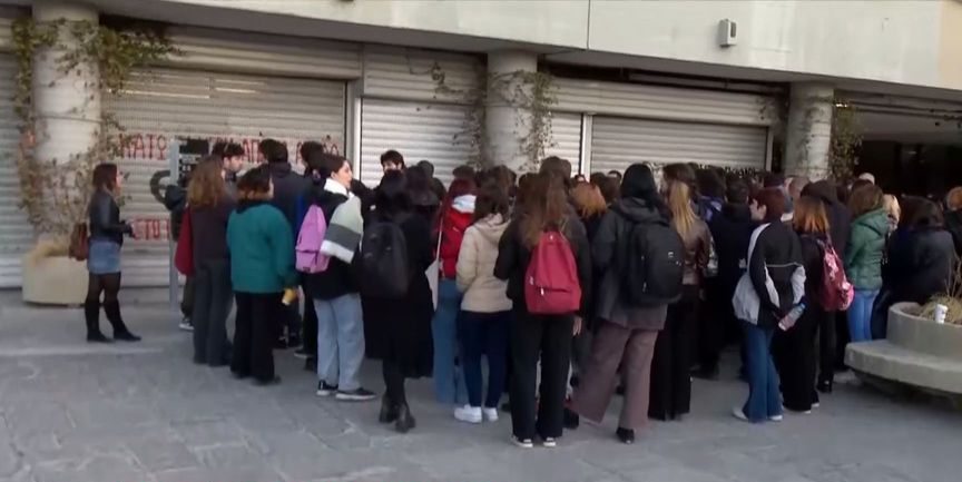 ΑΠΘ: Συγκέντρωση διαμαρτυρίας φοιτητών για την διεξαγωγή των ηλεκτρονικών εκλογών (vid)