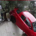 Θεσσαλονίκη: Αυτοκίνητο κατέληξε σε… αυλή σπιτιού στο Πανόραμα (vid)