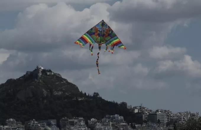 Τι να ΜΗΝ κάνετε αν μπλεχτεί ο χαρταετός σε ηλεκτροφόρα καλώδια (vid)