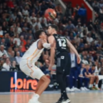 Η πάσα της χρονιάς από τον Ντε Κολό! (vid)