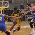 AΡΗΣ – Περιστέρι | Έξαλλος ο Καστρίτης με τον Χάγκινς, έκανε airball σε κρίσιμο σουτ (vid)