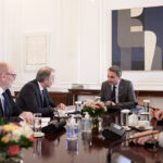 Σύσκεψη στο Μέγαρο Μαξίμου – Στο επίκεντρο η επανεκκίνηση του σιδηροδρόμου (vid)
