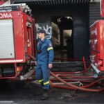 Φωτιά σε πολυκατοικία στις Συκιές, μία ηλικιωμένη στο νοσοκομείο