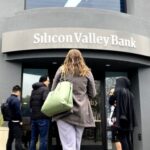 Πόσο κινδυνεύουμε από την κατάρρευση της Silicon Valley Bank στις ΗΠΑ; (vid)
