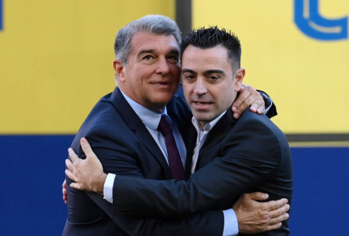 Λαπόρτα: «Πρέπει να ανανεώσει ο Τσάβι»