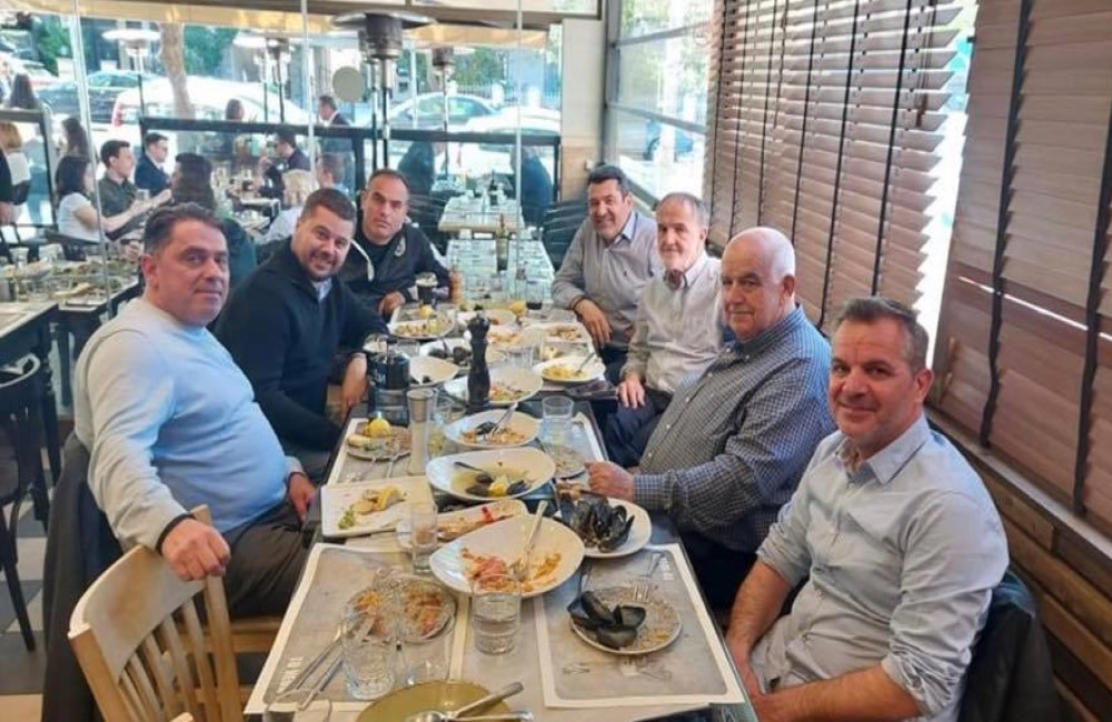Δεν κρατάνε ούτε τα προσχήματα (pic)
