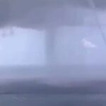 ΗΠΑ: Πρωτοφανής υδροστρόβιλος “σαρώνει” ακτή της Φλόριντα και παρασύρει λουόμενους (vid)