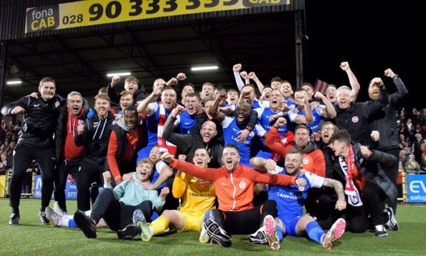 Μεγάλες στιγμές στη Β. Ιρλανδία, πρωταθλήτρια για πρώτη φορά στην ιστορία της η Λαρν