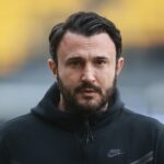 Απειλητικά τηλεφωνήματα και συνθήματα με σπρέι στο σπίτι του Καρυπίδη!