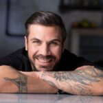Άκης Πετρετζίκης: «Στο παρελθόν, μου έχει τύχει να παρακαλέσω για εκπομπή» (vids)
