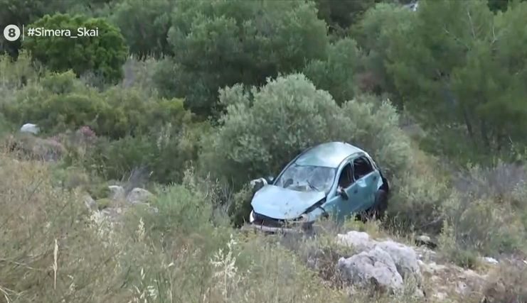 Αυτοκίνητο με τέσσερα άτομα έπεσε σε γκρεμό! (vid)