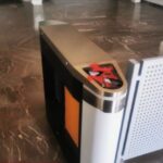 Κουκουλοφόροι έσπασαν τις εισόδους στο ΑΠΘ – Βανδάλισαν και τη λέσχη (vid)