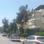 Γλυφάδα: Πέταξαν χειροβομβίδα σε πολυκατοικία – Στόχος γυναίκα λιμενικός