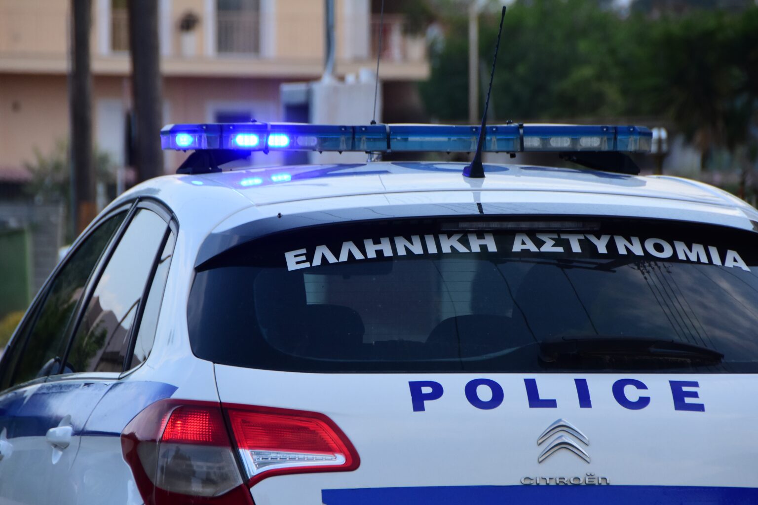 Θεσσαλονίκη: Αστυνομικοί μιλούν για τη διακομιδή διασωληνωμένου παιδιού (vid)