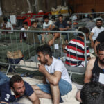 Στη Μαλακάσα οι διασωθέντες από το ναυάγιο στα ανοιχτά της Πύλου (vid)