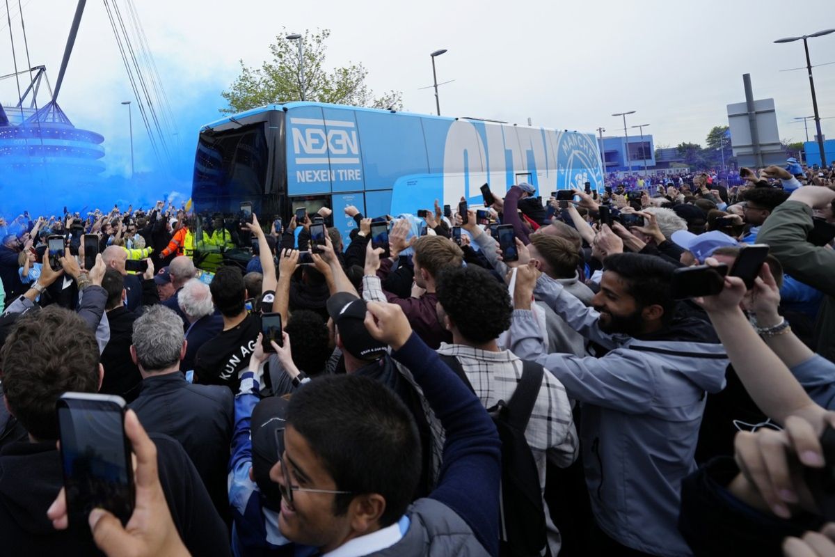 Γιατί βρέθηκε στην Ελλάδα το πούλμαν της Μάντσεστερ Σίτι (pic)