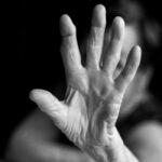 Ωρωπός: Συγκλονίζει η 69χρονη μετά από επίθεση 23χρονου που επιχείρησε να τη βιάσει (vid)