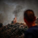 Φωτιά στην Κέρκυρα: Aπεγκλωβισμοί και μέτωπα χιλιομέτρων (vid)